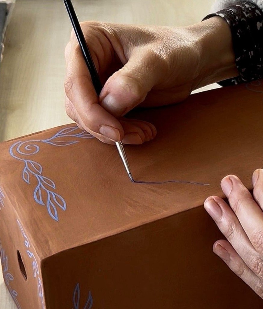 Détail peinture lampe à poser